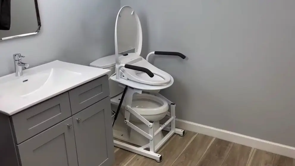 Automatic toilet seat with builtin bidet
